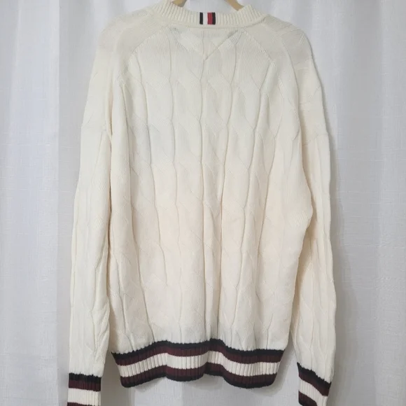 NWT Tommy Hilfiger Monogram Cable Cricket Sweater Large